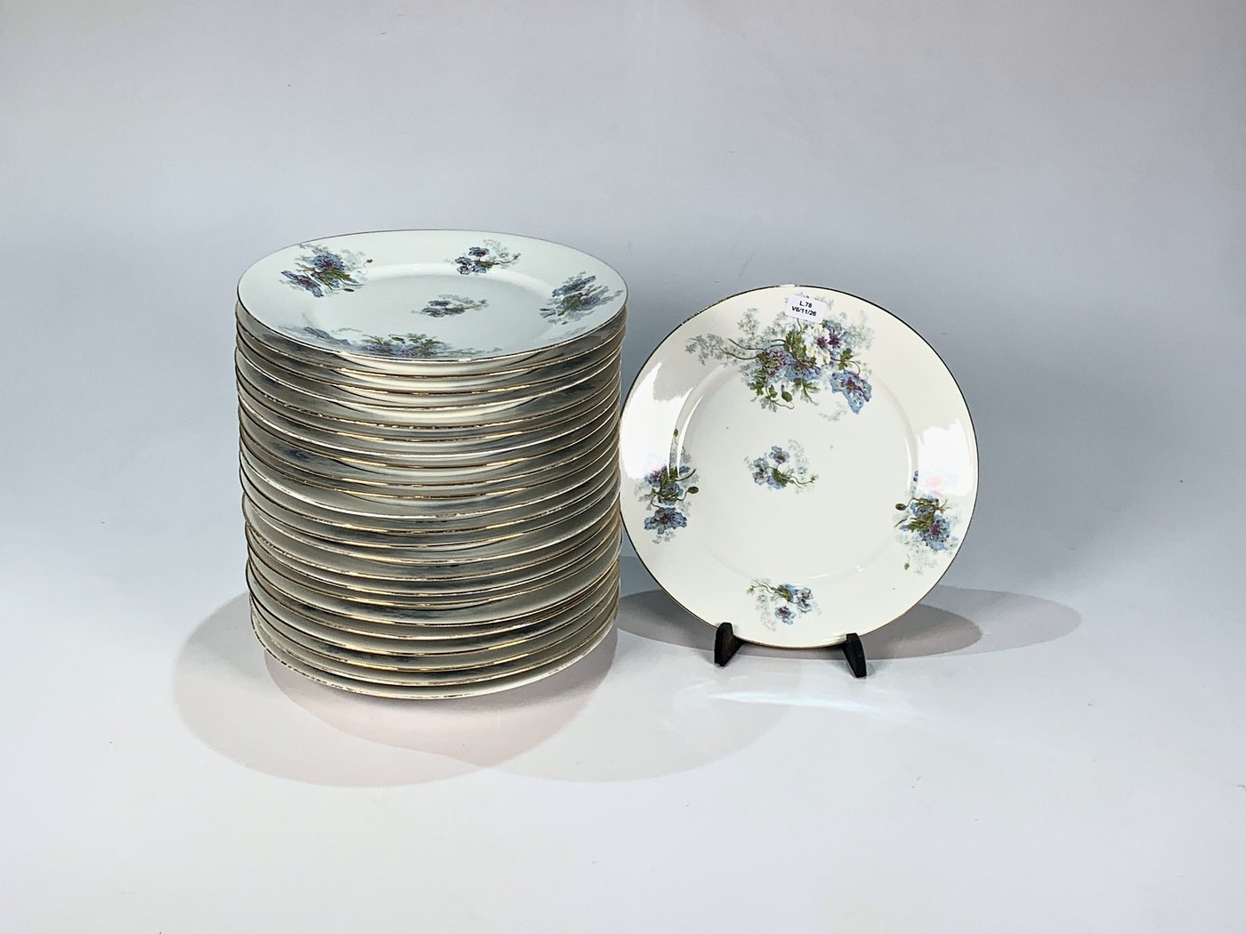 Plato de Porcelana Limoges France M. Redon con Flores Azules