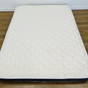 Lote siguiente: Colchón de Resortes Estándar 140x190x20cm