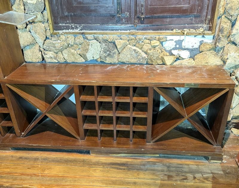 Estantería de madera con puertas de vidrio - imagen 3