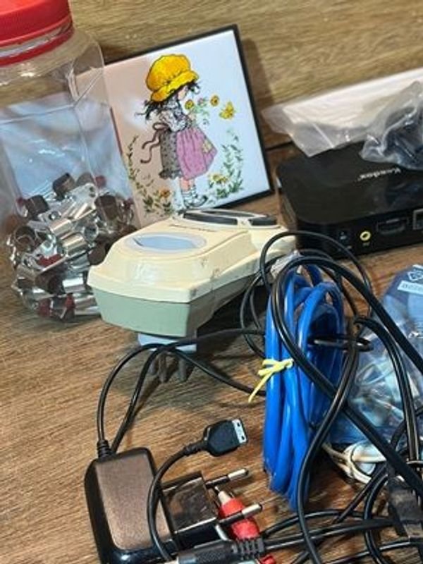 Colección de cables, conexiones y accesorios electrónicos - imagen 2