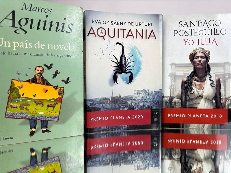 Lote de 6 libros Novela histórica y ensayo. Autores destacados. - imagen 2