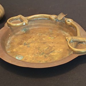 Lote de Piezas Antiguas: Jarro Cervecería, Cenicero, Campanilla y Cencerro Conmemorativo - imagen 7