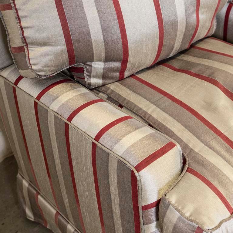 Sillón tapizado en tela a rayas para decorar tu hogar - imagen 2