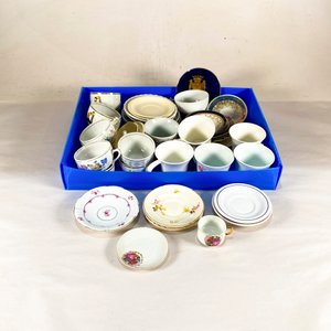 Lote anterior: Lote de Tazas y Platos con Diseños Florales y Clásicos
