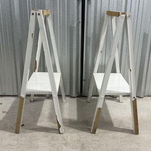 Par de Caballetes Blancos Plegables con Desgaste - imagen 2