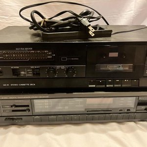Lote siguiente: Lote de dos componentes modulares de audio vintage de la marca japonesa JVC.