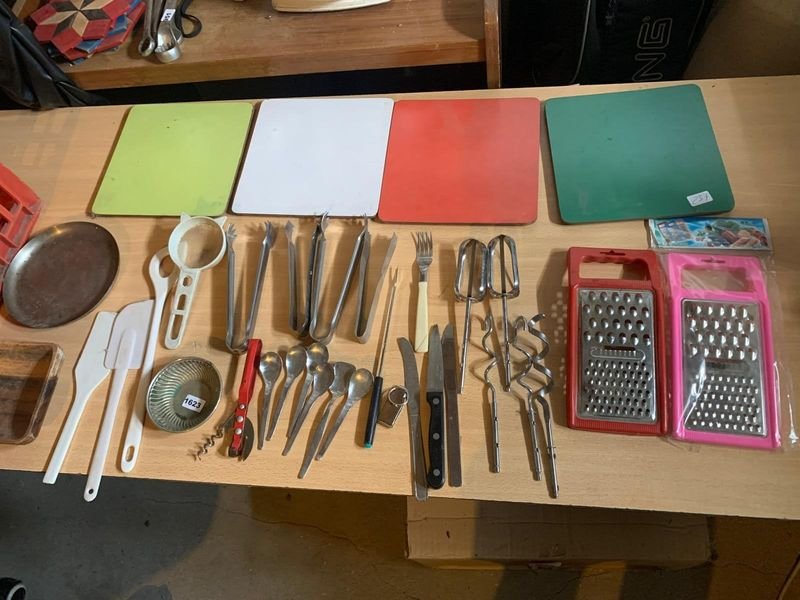 Gran lote de utensilios de cocina y tablas de plástico - imagen 5