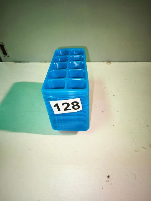Lote de 29 Cubeteras Azules para Hielo