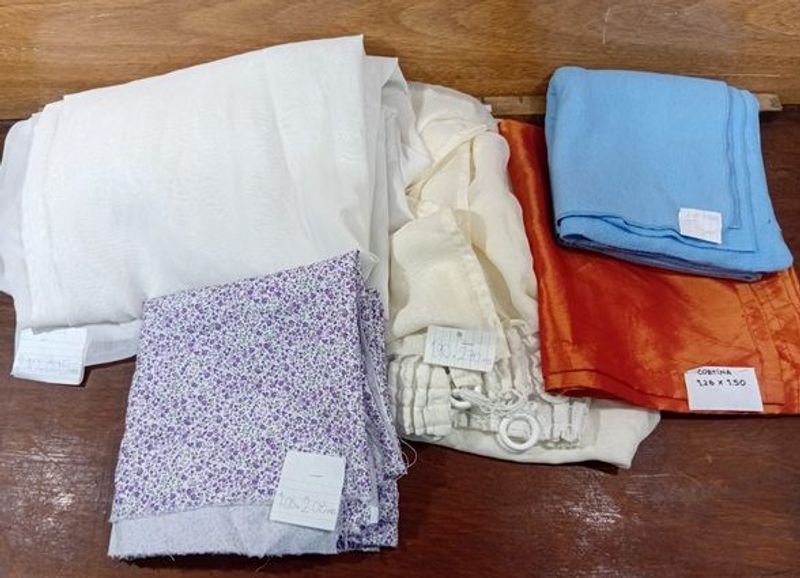 Lote de Cortinas y Telas: Voile Crudo, Baño, Viyela y Polar