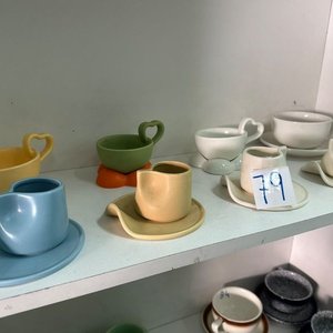 Juego de 8 Tazas con Platillos de Colores - imagen 1