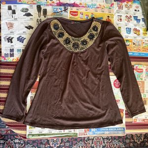 Lote de 5 Prendas de Vestir: Pantalón, Suéter y Blusas - imagen 14