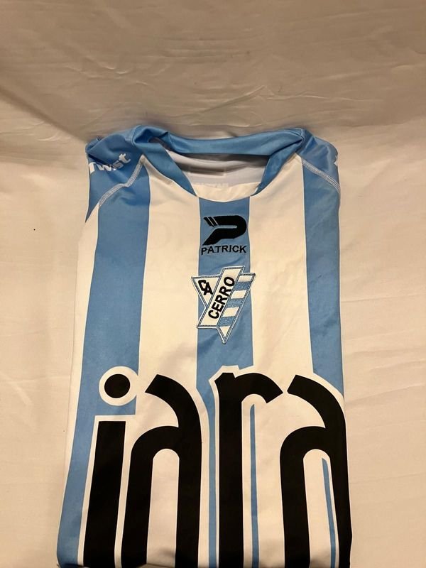 Camiseta Oficial de Fútbol Club Atlético Cerro N° 4 Patrick Talle M/L