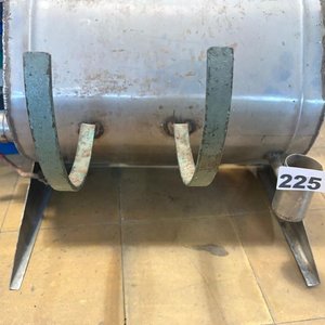 Tanque Metálico con Soporte para Uso Industrial o Agrícola - imagen 2