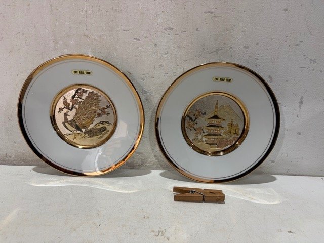 Dos Platos Decorativos con Baño de Oro "The Art of Chokin"