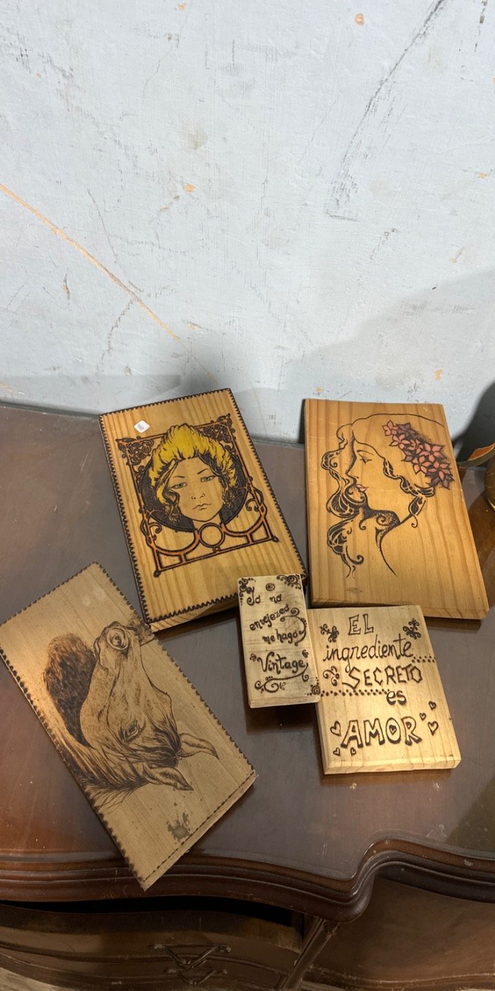 Lote anterior: Cuadros de madera con diseños pintados a mano