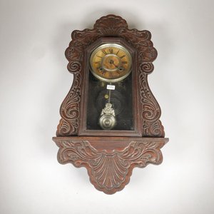 Reloj de Pared Antiguo con Péndulo y Llave, Caja de Madera Tallada - imagen 1