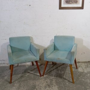 Lote anterior: Par de Sillones Nórdicos Tapizados en Pana Celeste con Patas de Madera