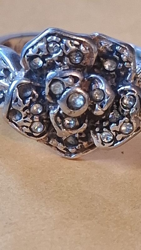 Anillo de plata con diseño floral - imagen 4