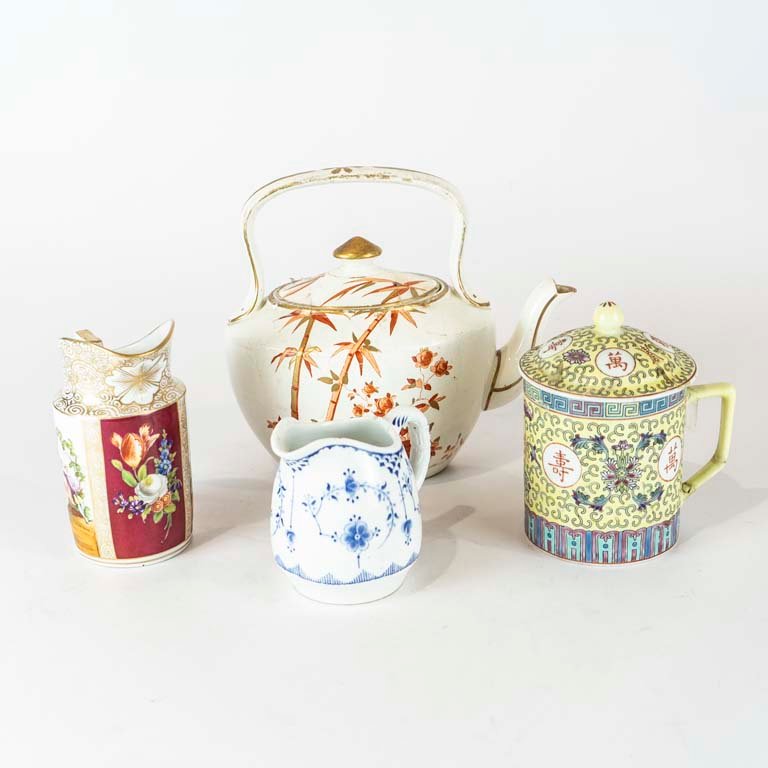 Lote anterior: Piezas de loza y porcelana con detalles florales