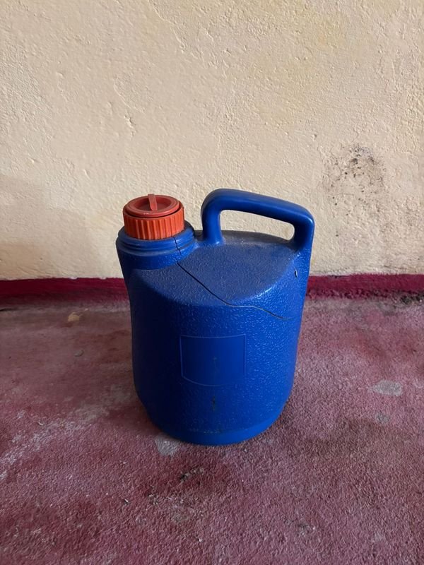 Botella de Plástico con Tapa - imagen 2