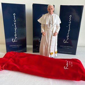 Estatuillas Coleccionables del Papa Francisco en Poliresina - imagen 5