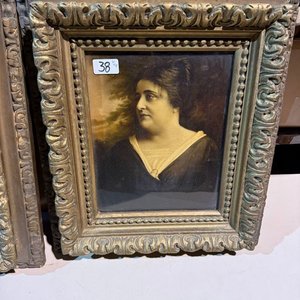 Lote anterior: Juego de 2 Cuadros Antiguos con Retratos en Madera