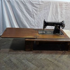 Máquina de Coser Antigua Anette con Mueble de Madera - imagen 1
