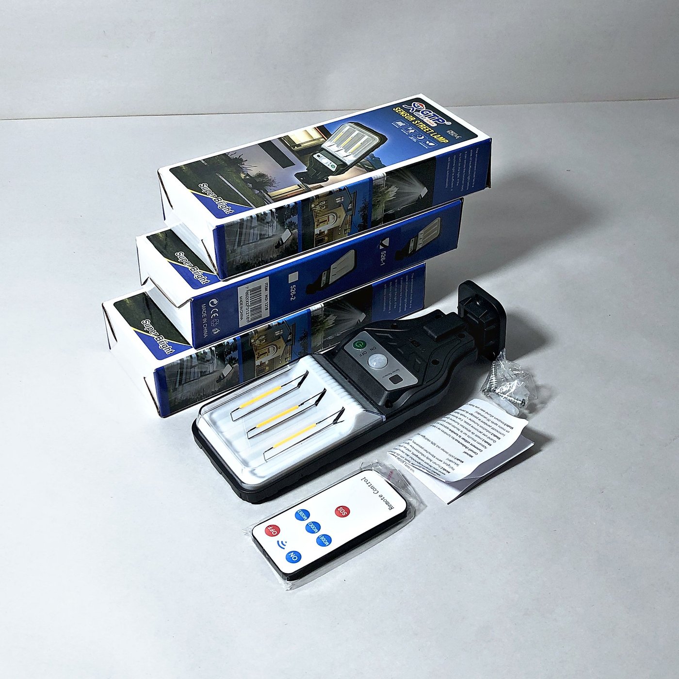 Lote de 4 Luces Solares para Exterior con Sensor y Control Remoto