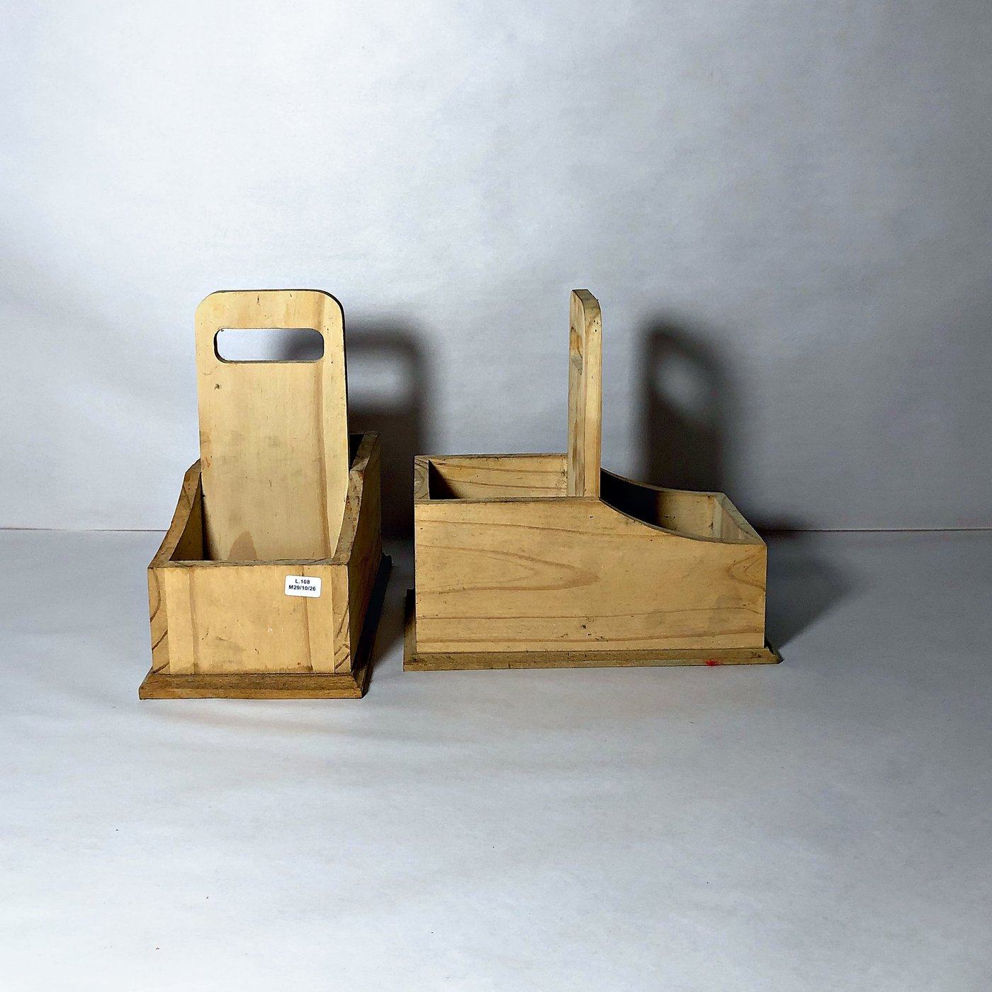 Dos Materas de Madera Rústicas