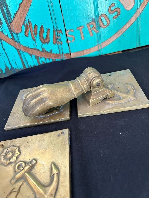 Mosaicos de bronce antiguos y llamador en buen tamaño - imagen 2