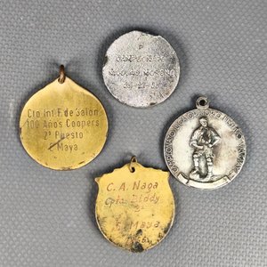Lote de Bijouterie: Medallas, Gemelos, Relojes y Más - imagen 6