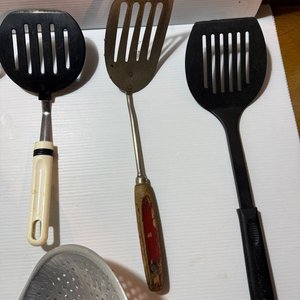 Lote de Utensilios de Cocina: Espátulas, Cucharones, Colador y Más - imagen 4