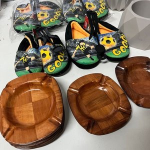 Lote Variado: Espejos, Macetas, Pantuflas, Ceniceros y Burbujero - imagen 4