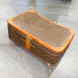 Valija grande dice Louis Vuitton falta manija y tiene algun detalle 78 x 28 cm - imagen 2