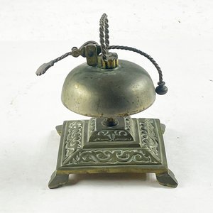 Timbre de Mesa Antiguo de Bronce con Detalles Ornamentales - imagen 3