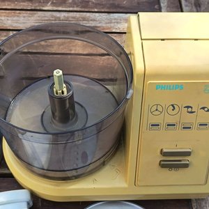 Procesadora de alimentos Philips con recipiente, tapas y discos accesorios para corte o rallado - Funciona - imagen 7