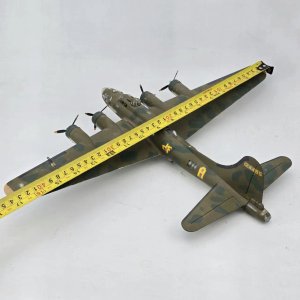 Maqueta Boeing B-17F Flying Fortress "Memphis Belle" - imagen 11