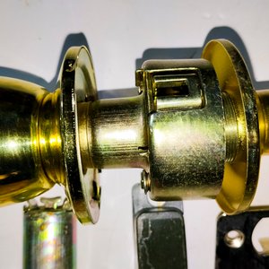 Juego de 5 Cerraduras Doradas de Pomo con Pestillo y Placa - imagen 5