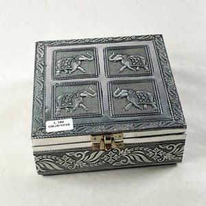 Lote anterior: Cofre repujado en peltre motivo elefantes tapa abatible 15x15x6