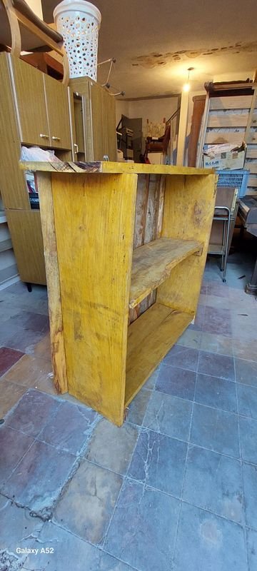 Mostrador tipo barra de madera para decoración y uso - imagen 10