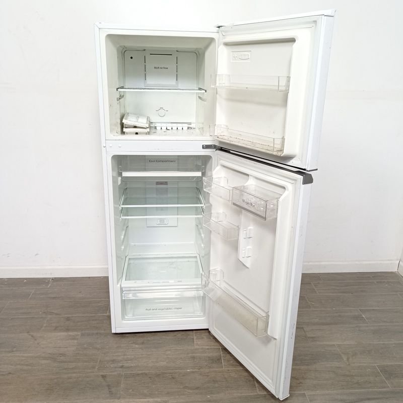 Heladera con freezer marca Panavox en buen estado - imagen 2
