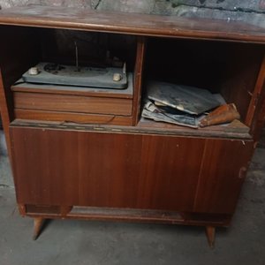 Antiguo Mueble Tocadiscos de Madera - imagen 2