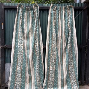 Lote siguiente: Juego de 2 Cortinas Vintage con Diseño Geométrico y Floral
