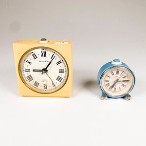 Dos Relojes de Sobremesa Despertadores: Uno Ruso Jantar y Otro Europa - imagen 2