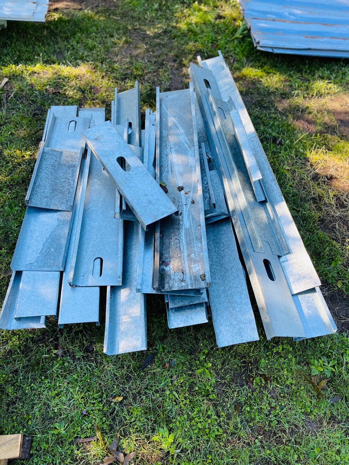 Lote de Perfiles Galvanizados para Construcción