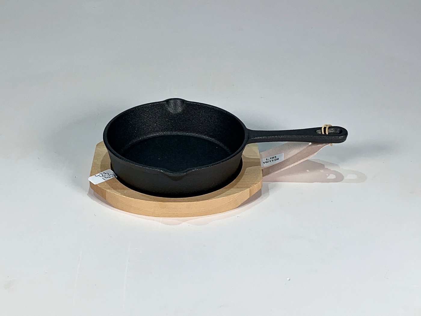Provoleta de Hierro Fundido con Base de Madera