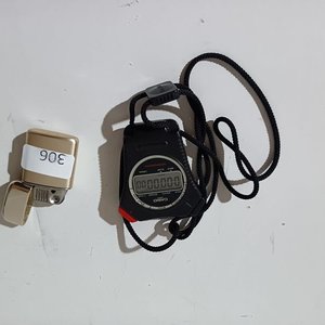 Cronómetro Digital Casio y Encendedor Dorado - imagen 4
