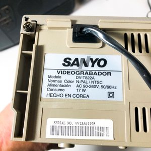 Lote de Electrónica: Videograbadores Panasonic y Sanyo, y TV Microsonic - imagen 3
