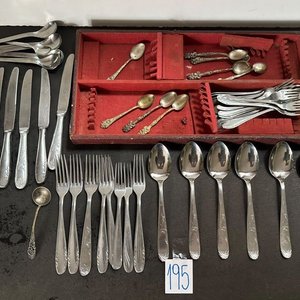 Juego de Cubiertos con Bandeja Metálica - imagen 3