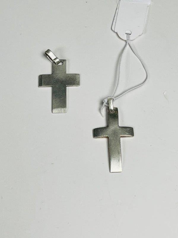 Par de Cruces de Plata con Inscripción "1947"